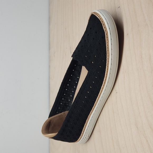 UGG Tammy Slip On Perforated Knit Comfort Flats Black 1108671 Women's Sz 8 EUC - Picture 11 of 14